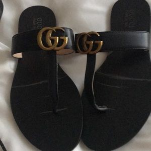 Gucci black leather sandal flip flops